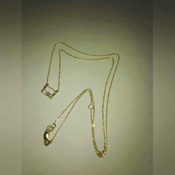 Real Canadian diamonds and 10k gold chain pendant included 16 inches Necklace - Picture 4 of 6